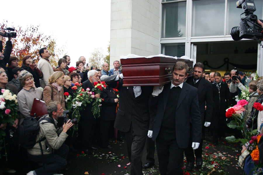 На&nbsp;церемонии прощания с&nbsp;Анной Политковской, 10&nbsp;октября 2006&nbsp;года