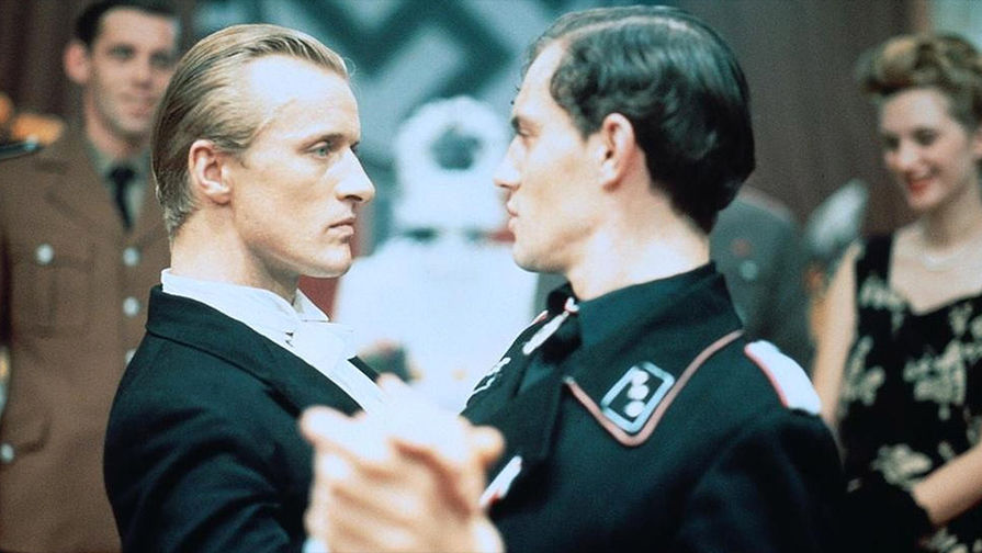 Кадр из&nbsp;фильма &laquo;Солдаты королевы» (1977)