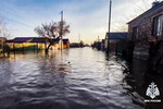 Подтопления после прорыва дамбы в микрорайоне Старый город в Орске, 6 апреля 2024 года