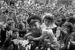 Алексей Леонов во время встречи с жителями Чехословакии, 1965 год