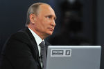 Владимир Путин во время ежегодной специальной программы «Прямая линия с Владимиром Путиным»