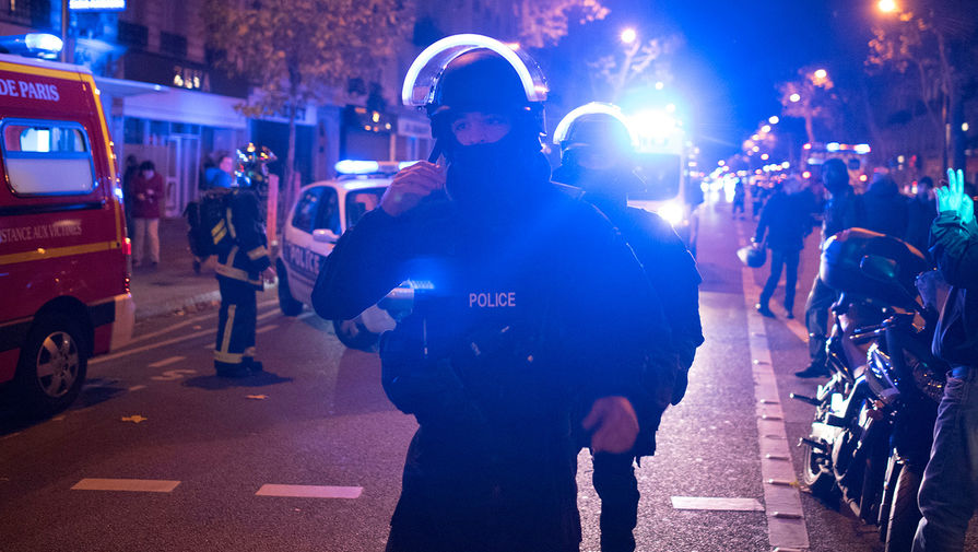 Полиция около&nbsp;театра Bataclan в&nbsp;Париже, 13&nbsp;ноября 2015&nbsp;года