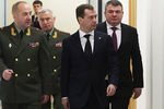 Начальник ГРУ Игорь Сергун, президент России Дмитрий Медведев и министр обороны Анатолий Сердюков во время осмотра Главного разведывательного управление Генштаба ВС РФ, 2012 год