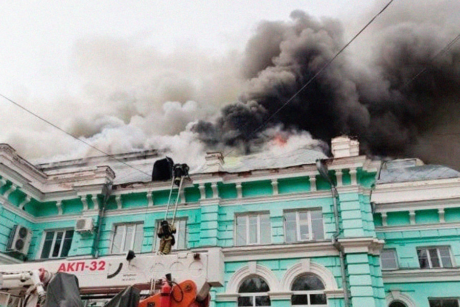 На&nbsp;месте пожара в&nbsp;кардиохирургическом центре Благовещенска, 2&nbsp;апреля 2021&nbsp;года