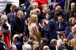 Генеральный директор LVMH Бернар Арно, член правления LVMH Антуан Арно с женой, моделью Натальей Водяновой среди гостей церемонии открытия собора Парижской Богоматери после реставрации, 7 декабря 2024 года