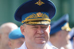 Командующий Воздушно-десантными войсками генерал-полковник Андрей Сердюков во время крестного хода на улице Ильинка в Москве в честь празднования Дня Воздушно-десантных войск, 2 августа 2017 год