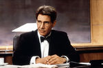 <b>«Сабрина» (1995) </b>
<br><br>
Ремейк культовой одноименной мелодрамы Билли Уайлдера с Одри Хепберн в главной роли. Сидни Поллак осовременил историю, а главную мужскую роль, до этого сыгранную Хамфри Богартом, доверил Форду, которого прежде неоднократно сравнивали с Богартом. Получился симпатичный, но не выдающийся оммаж, уступающий оригиналу. Сам ремейк критики разнесли, и фильм даже удостоился отдельного упоминания на Yoga Awards в категории «Худший ремейк», это не помешало Форду получить очередную номинацию на «Золотой глобус».
