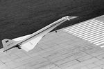 Сверхзвуковой пассажирский самолет Ту-144 заходит на посадку^ 1975 год