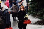 Во время церемонии прощания с певицей Юлией Началовой на Троекуровском кладбище, 21 марта 2019 года