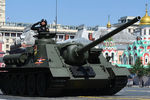 Противотанковая самоходная установка Су-100 во время военного парада в ознаменование 75-летия Победы в Великой Отечественной войне 1941-1945 годов на Красной площади в Москве, 24 июня 2020 года 