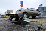 В 2012 году Марина Голуб трагически погибла в автомобильной аварии. Актриса возвращалась со спектакля домой на такси. На перекрестке улицы Лобачевского с проспектом Вернадского машину протаранил другой автомобиль, от удара легковушка перевернулась. Врезавшийся в такси Cadillac повредил еще два авто.
На фото: место аварии, в результате которой погибла актриса и телеведущая Марина Голуб, Москва, 2012 год