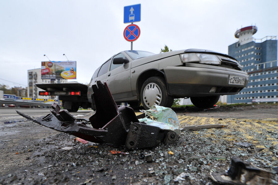 В&nbsp;2012 году Марина Голуб трагически погибла в&nbsp;автомобильной аварии. Актриса возвращалась со спектакля домой на&nbsp;такси. На&nbsp;перекрестке улицы Лобачевского с&nbsp;проспектом Вернадского машину протаранил другой автомобиль, от удара легковушка перевернулась. Врезавшийся в&nbsp;такси Cadillac повредил еще два авто.
На&nbsp;фото: место аварии, в&nbsp;результате которой погибла актриса и телеведущая Марина Голуб, Москва, 2012&nbsp;год
