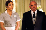 <b>«Госпожа горничная» (2002)</b>
<br><br>
Героиня фильма Мариса Вентура (Лопес) работает горничной в дорогом отеле на Манхэттене. Во время уборки одного из номеров она решает примерить роскошный костюм состоятельной гостьи, и в этот самый момент в комнату заходит молодой миллионер Кристофер Маршалл (Рэйф Файнс), который влюбляется в нее, приняв за девушку из своего круга. Фильм «Госпожа горничная» основан на реальной истории Стивена Рокфеллера, который в 1959 году женился на своей горничной Анне-Мари Расмуссен.