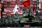 Танк Т-34 на военном параде, посвященном 78-й годовщине Победы в Великой Отечественной войне, на Красной площади в Москве