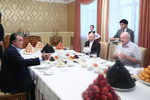 Президент Белоруссии Александр Лукашенко, президент РФ Владимир Путин и президент Таджикистана Эмомали Рахмон (слева) во время обеда в резиденции президента Белоруссии, 30 июня 2019 года