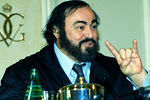 Лучано Паваротти во время пресс-конференции в&nbsp;Париже, 1992 год
