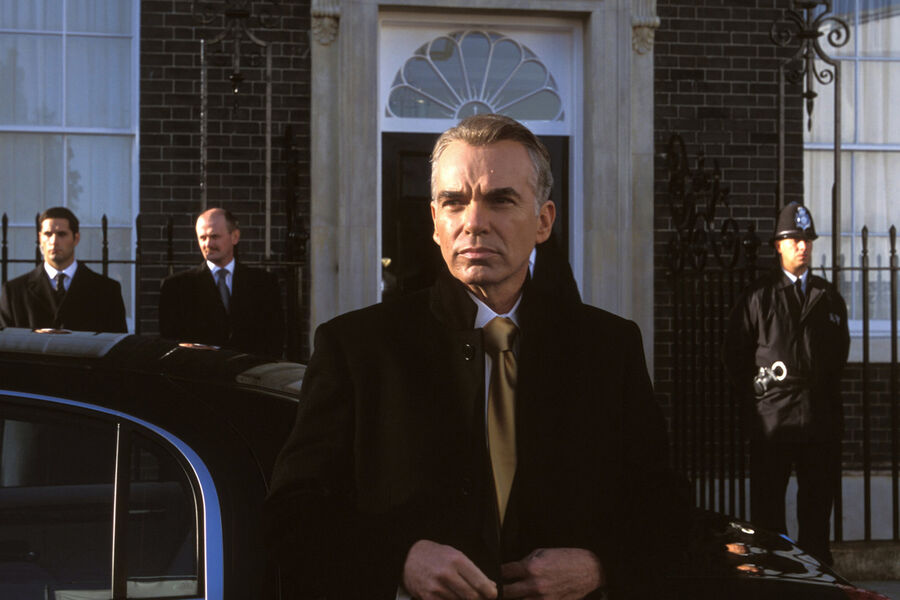 <b>&laquo;Реальная любовь&raquo; (2003)</b>
<br><br>
Один из&nbsp;лучших ромкомов в&nbsp;истории человечества с&nbsp;целой россыпью звезд первой величины: от Хью Гранта, Лиама Нисона и Колина Ферта до&nbsp;Киры Найтли, Эммы Томпсон и Алана Рикмана.