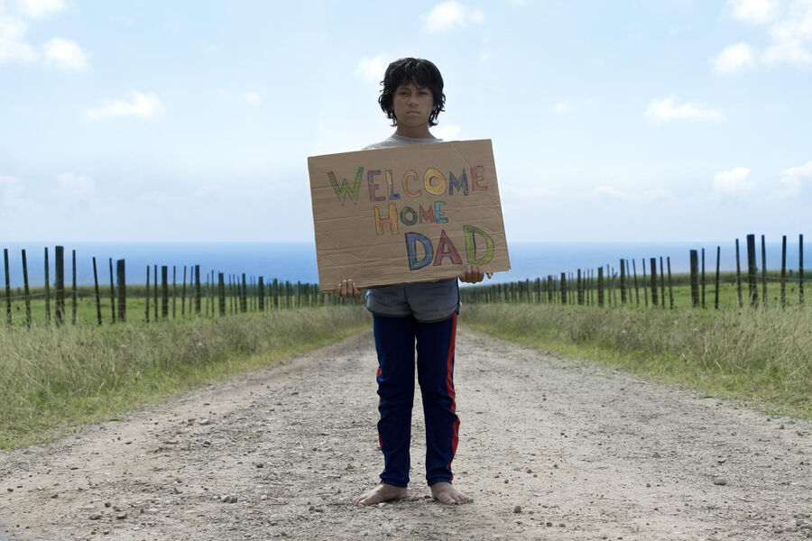 <b>&laquo;Мальчик&raquo; (2010)</b>
<br><br>
Еще один приз Берлина в&nbsp;копилке Вайтити. &laquo;Мальчик&raquo; на&nbsp;момент выхода являлся самым кассовым фильмом в&nbsp;истории Новой Зеландии и рассказывал об 11-летнем ребенке (которого все так и называют &mdash; Мальчик), в&nbsp;чью жизнь внезапно врывается ушедший когда-то за&nbsp;хлебом отец.