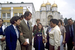 Американская школьница Саманта Смит с родителями на Соборной площади Московского Кремля в Москве, 01 августа 1983 года