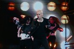 Певец Ярослав Дронов (Shaman) выступает на концерте в честь дня рождения телеканала «МУЗ-ТВ» в Государственном Кремлевском дворце в Москве, 19 октября 2025 года