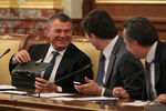 Анатолий Сердюков перед началом заседания правительства РФ. (2012 г.)