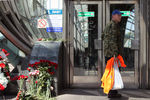 Цветы около станции метро «Славянский бульвар»