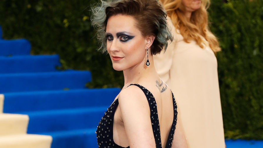 Эван Рэйчел Вуд во время бала Института костюма Met Gala, май 2017 года