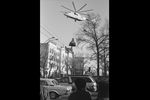 Вертолет Ми-26 во время доставки каркаса купола для здания Центрального универмага в Хабаровске, 1998 год