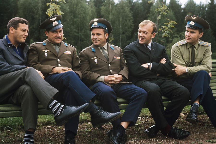 Космонавты (слева направо): Владислав Николаевич Волков, Анатолий Васильевич Филипченко, Виктор Васильевич Горбатко, Алексей Станиславович Елисеев и Владимир Александрович Шаталов, 1969&nbsp;год