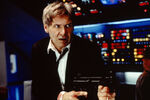 <b>«Самолет президента» (1997) </b>
<br><br>
Приторную романтику Форд в конце 90-х сменил на политический триллер «Самолет президента», принесший ему первые $22 млн за роль. Актер сыграл главу государства, захваченного в самолете российскими террористами. По большому счету это довольно примитивное кино, напичканное штампами, которое тем не менее снискало большую популярность у массового зрителя. Изначально роль президента США была предложена Кевину Костнеру, но он отказался от съемок в пользу другого проекта, и его место занял Харрисон Форд.
