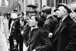 Москвичи слушают сообщение о нападении гитлеровской Германии на нашу Родину