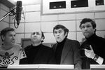 Во время озвучивания фильма «Вечный зов»(слева направо): актер Петр Вельяминов, режиссер Валерий Усков, актеры Валерий Хлевинский и Вадим Спиридонов, 1976 год
