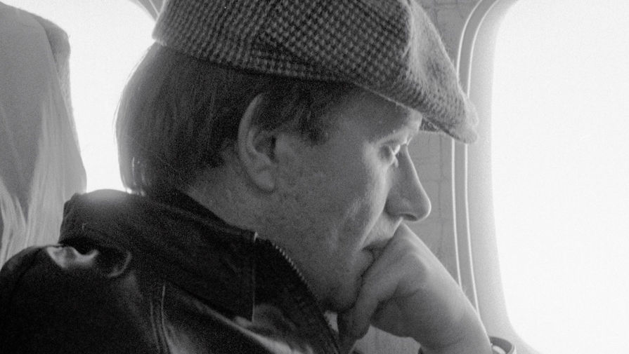 «С точки зрения открытия в&nbsp;себе новых возможностей кино мне мало что дало... В&nbsp;театре я используюсь в&nbsp;самых разных планах. В&nbsp;кино &mdash; пока очень однопланово», &mdash; признавался Миронов в&nbsp;интервью

