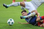 Игрок ЦСКА Георгий Щенников в борьбе за мяч