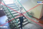 Нападение на колледж в Керчи. Скриншот видео с камер наблюдения.