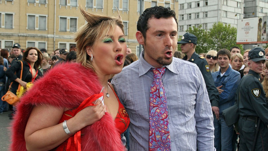 Ева Польна и Юрий Усачев у СК «Олимпийский» в Москве, 2006 год