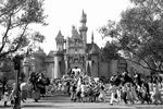 Столпотворение во время открытия Диснейленда в&nbsp;Анахайме, 17 июля 1955 года