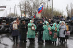 Баррикада из шин на одной из улиц города Славянска