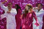 Певица Наталья Подольская выступает на концерте в честь дня рождения телеканала «МУЗ-ТВ» в Государственном Кремлевском дворце в Москве, 19 октября 2025 года