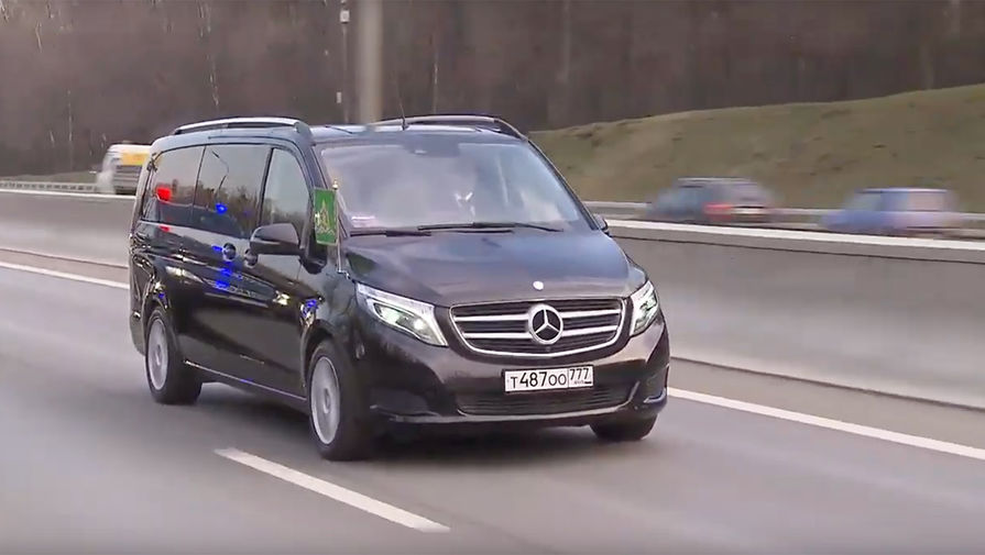 Автомобиль с патриархом Московским и всея Руси Кириллом во время движения по МКАД с молитвой об избавлении от вредоносного поветрия — коронавирусной инфекции, 3 апреля 2020 года