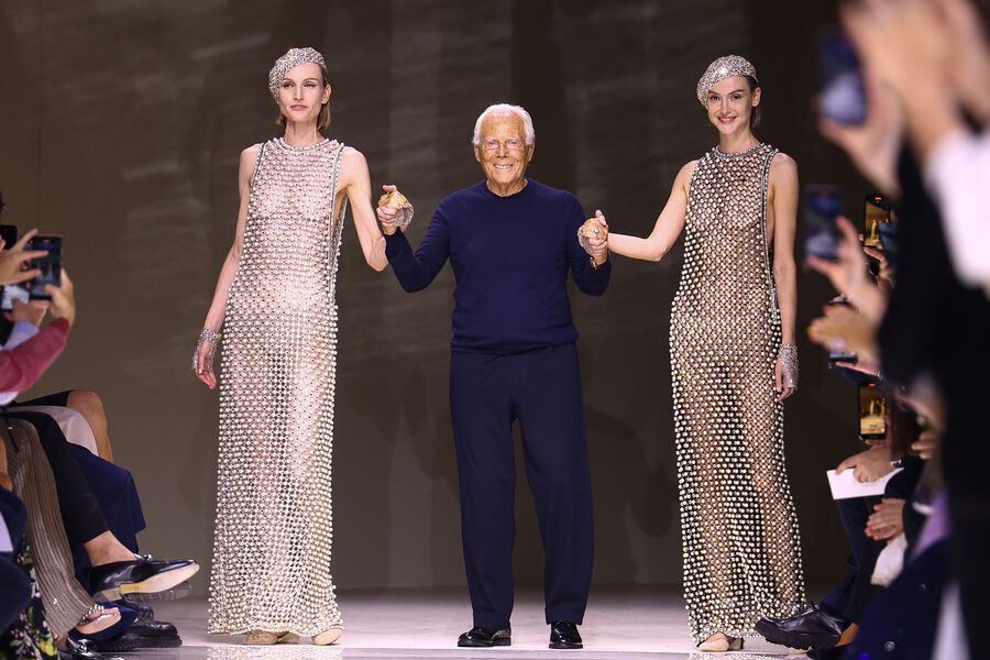 Дизайнер Джорджо Армани с&nbsp;моделями во время показа Giorgio Armani Privе Haute Couture Осень/Зима 2024-2025 в&nbsp;рамках Парижской недели моды, 2024&nbsp;год