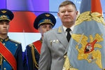 Новый командующий Воздушно-десантными войсками РФ генерал-полковник Андрей Сердюков на церемонии вручения штандарта, 10 октября 2016 года