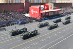 Самоходные артиллерийские установки «Мальва» на Красной площади в Москве перед началом военного парада, посвященного 80-летию Победы в Великой Отечественной войне, 09 мая 2025 года