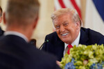 Президент США Дональд Трамп во время переговоров с президентом Украины Владимиром Зеленским с участием европейских лидеров в Белом доме, США, 18 августа 2025 года
