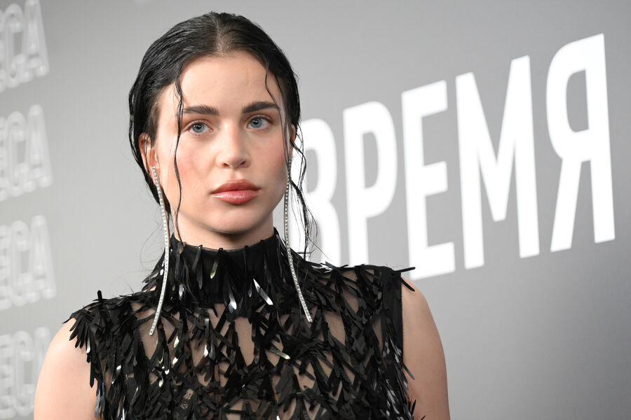 Блогер Адель на музыкальной премии «Жара Media Awards 2025» в концертном зале «Live Арена» в Московской области, 30 октября 2025 года