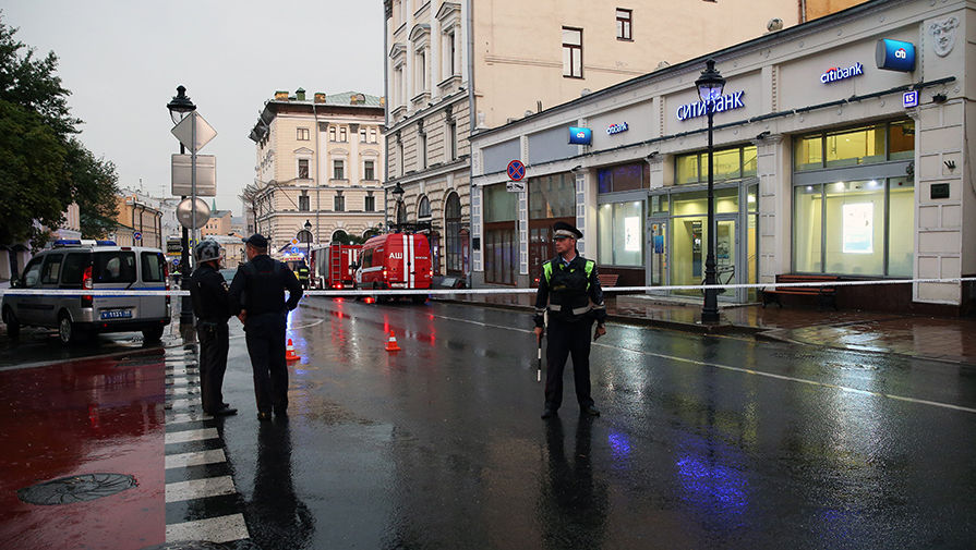 Ситуация у отделения Citibank на Большой Никитской улице
