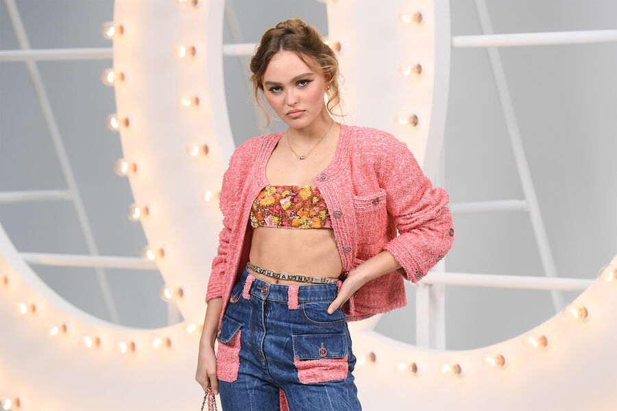 Лили-Роуз Депп на&nbsp;показе женской одежды Chanel Весна/лето 2021&nbsp;в&nbsp;рамках Недели моды в&nbsp;Париже
