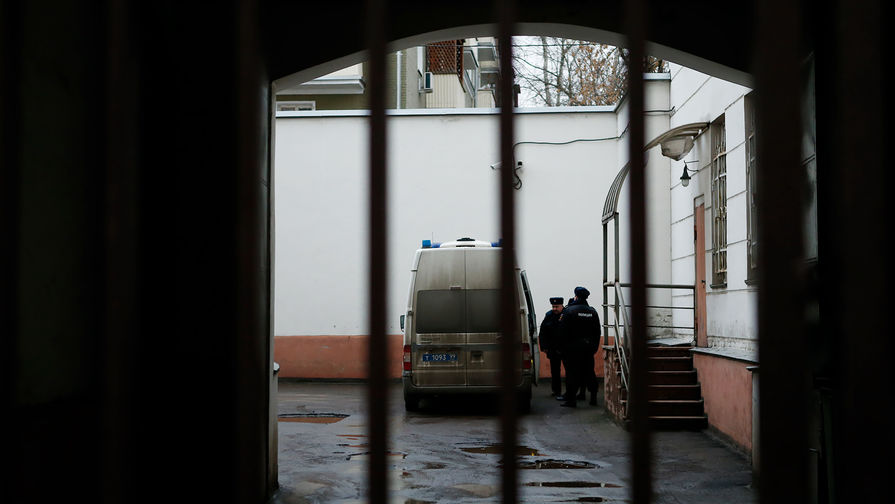 У&nbsp;здания Замоскворецкого суда после вынесения приговора Алексею Улюкаеву, 15&nbsp;декабря 2017&nbsp;года