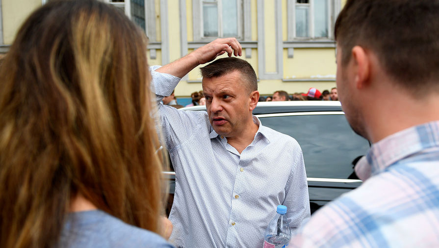 Леонид Парфенов во время акции в поддержку руководителя театра «Гоголь-центр» Кирилла Серебренникова у здания Басманного суда, 2017 год