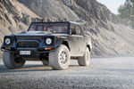 <b>Lamborghini LM002</b> (годы выпуска: 1986&nbsp;- 1993). Это первый серийный внедорожник компании Lamborghini. До&nbsp;этого в&nbsp;1977 году в&nbsp;рамках программы HMMWV создавался новый внедорожник для&nbsp;американской армии &mdash; Lamborghini Cheetah, единственный прототип которого был сломан во время армейских испытаний. Позднее были созданы прототипы LM001, LMA002 (который и послужил основой для&nbsp;серийной модели), LM003 и LM004.<br>
Инженеры фирмы поняли, что заднее расположение двигателя, характерное для&nbsp;ранних прототипов, отрицательно сказывается на&nbsp;управляемости внедорожником, поэтому для&nbsp;прототипа LMA002 было спроектировано совершенно новое шасси, где двигатель&nbsp;V12 был размещён спереди, по&nbsp;классической схеме. После ряда испытаний автомобиль был запущен в&nbsp;серийное производство. Автомобиль отличался большим расходом топлива, который составлял 26&nbsp;литров на&nbsp;100&nbsp;км при&nbsp;скорости 100&nbsp;км/ч.
